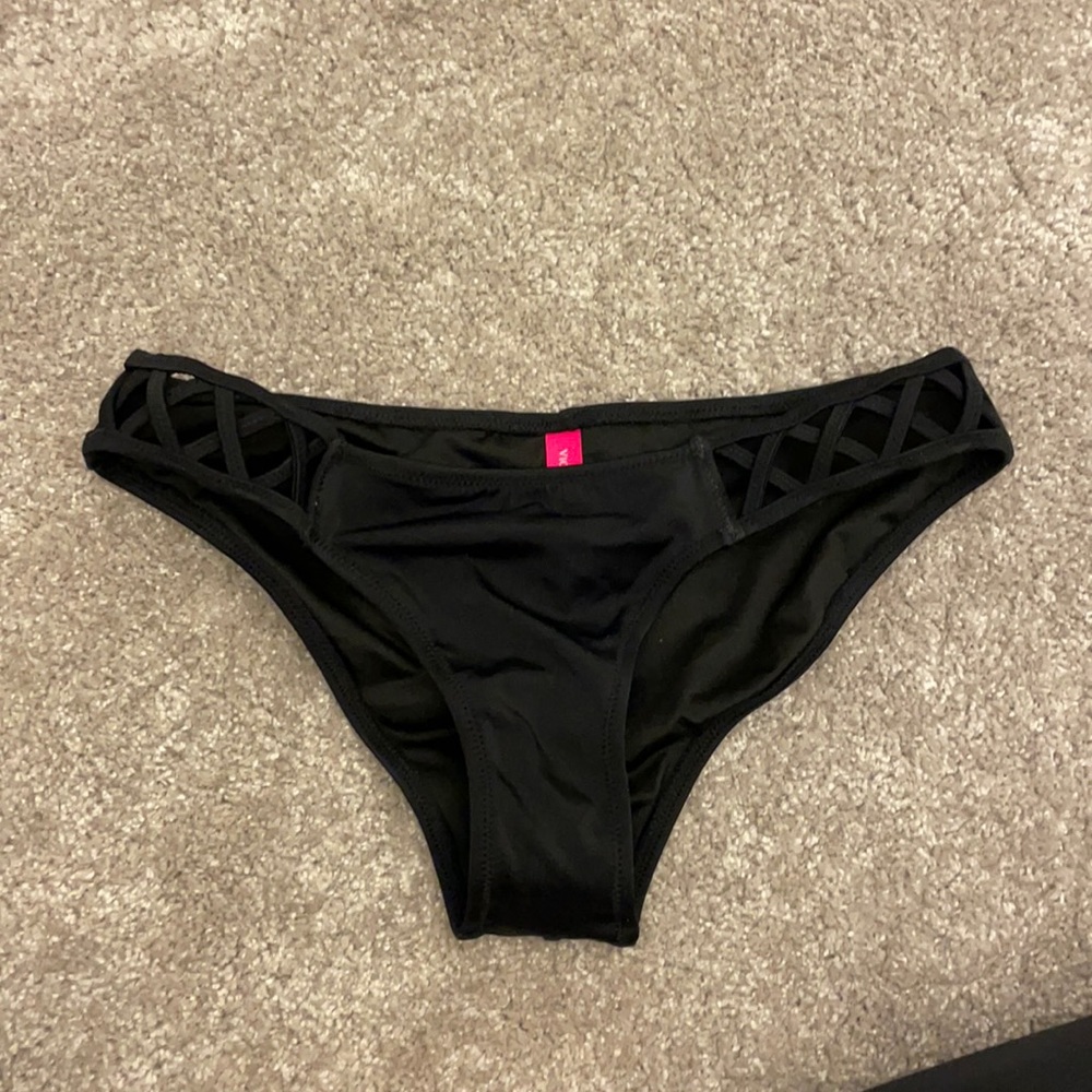 VICTORIAS SECRET SWIM BOTTOMS NEW S
